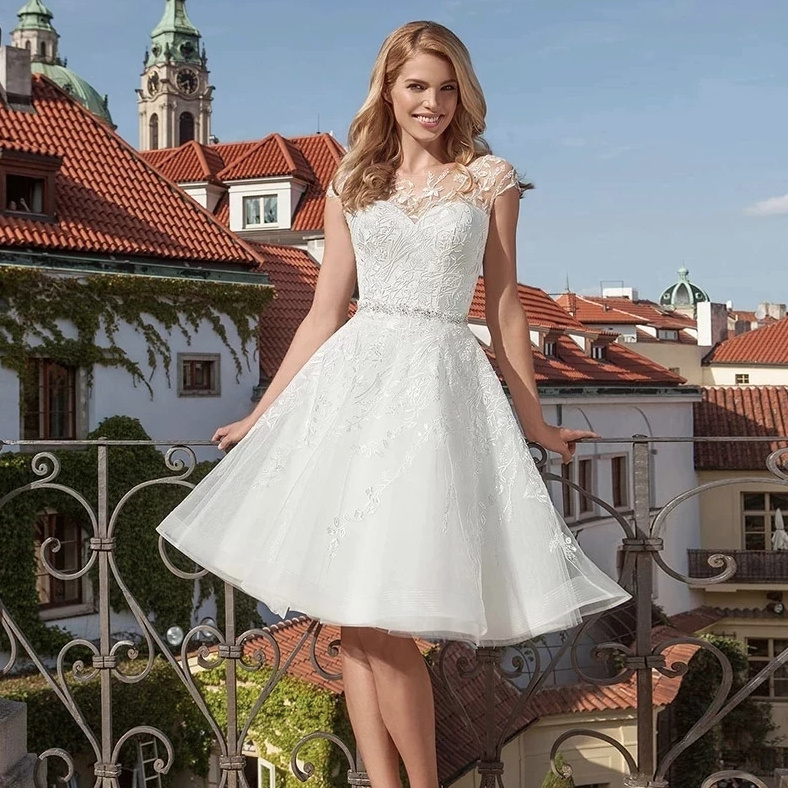 Midi Organza Brautkleid Andrina mit Flügel Ärmel und Spitze