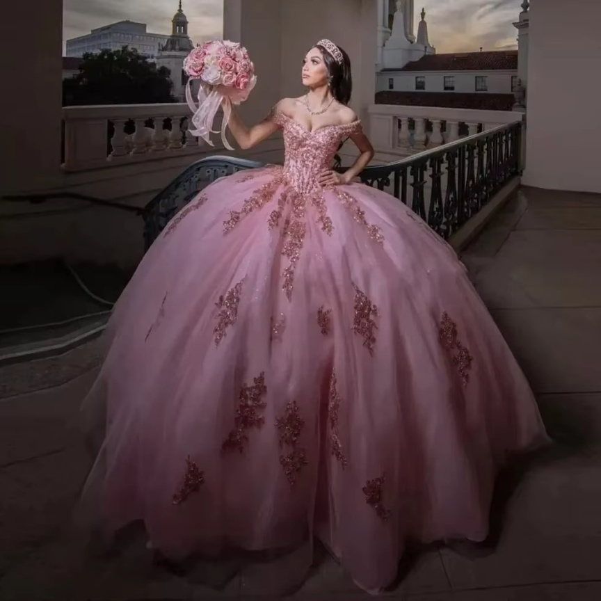 Schulterfreies Quinceanera Ball Linie Brautkleid Caja in Altrosa mit Stickereie