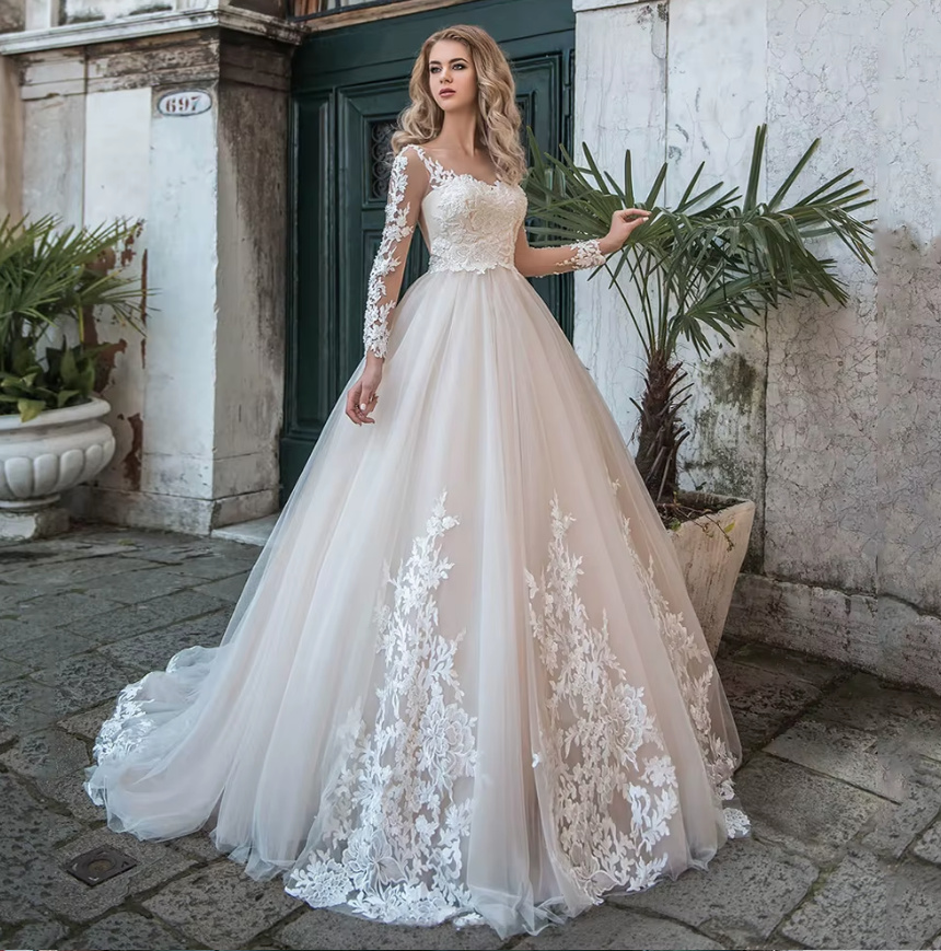 Langarm Prinzessin Brautkleid Eliza mit Ärmeln aus Spitze Blumen und Schleppe