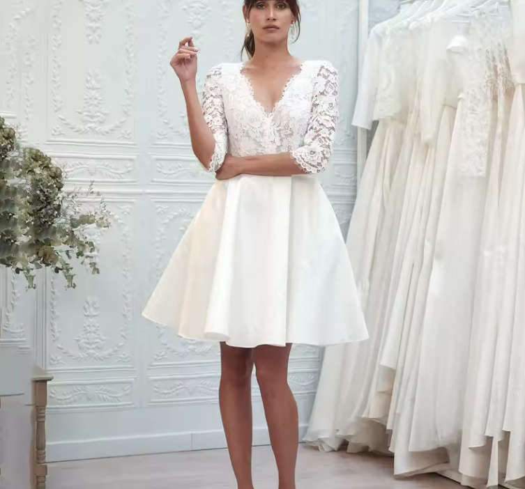 Midi Brautkleid Fay Knielang mit Ärmeln aus Spitze und V Ausschnitt